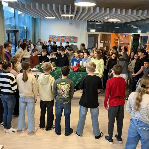 Bild zeigt Schüler der 2. Klassen