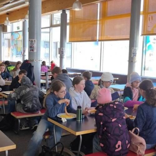 Bild zeigt SS beim Essen